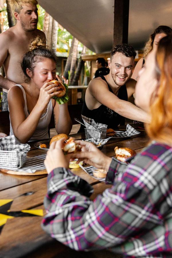 Why Not Backpackers Hostel แคนส์ ภายนอก รูปภาพ
