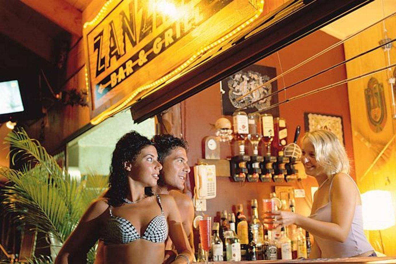 Why Not Backpackers Hostel แคนส์ ภายนอก รูปภาพ